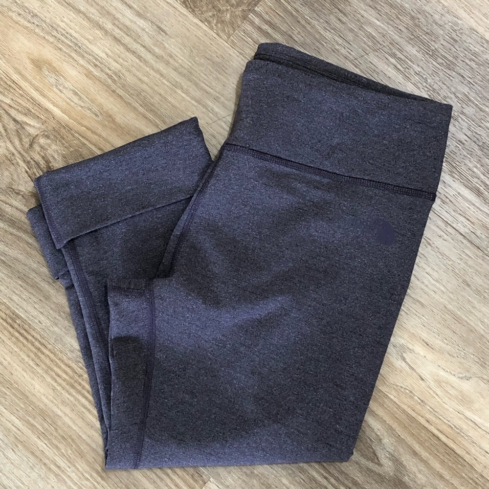 North Face Capri dark gray exercise leggings Size L
